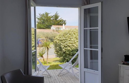 Ars-en-Re Hotel | Relax at Thalacap Île de Ré - Spa & Pool Retreat