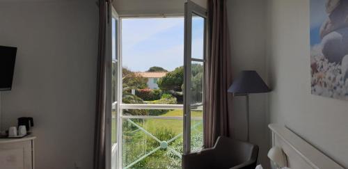 Ars-en-Re Hotel | Relax at Thalacap Île de Ré - Spa & Pool Retreat