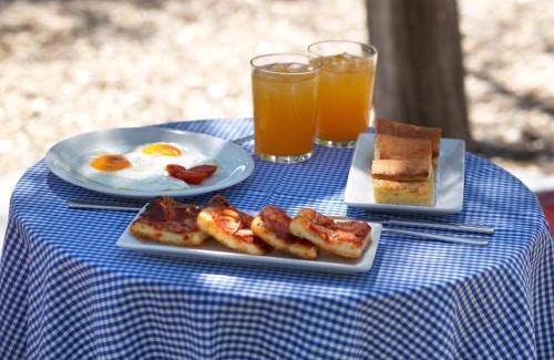 Kimolos Hotel | Discover Thalasea Kimolos: Pet-Friendly Getaway with Pool