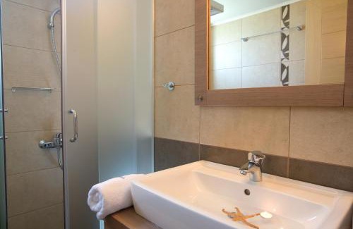 Lygia House | Experience Thalassa Mare Villas: Oceanfront Bliss & 9.9 Rating