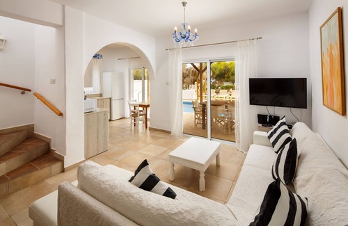 Ayia Thekla Hotel | Discover Thalassines Beach Villas: Ocean View Retreat
