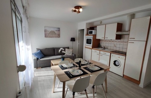 Pornic Apartment | Relax and Recharge at Plage de la Source with Ocean Views