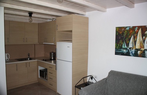 Psili Ammos Apartment | Top-Rated Thalatta II: Oceanfront Accommodation Awaits