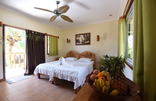 Zamboanguita Resort | Thalatta Resort: Guest Rated 9/10 with Pool & Spa Services