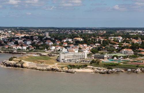 Royan Hotel | Relaxing Thalazur Royan Hotel & Spa with Oceanfront Views