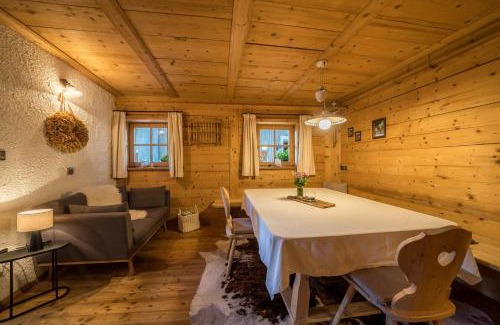 Lagundo House | Family-Friendly Retreat at Thaler-hof Ferienhaus Lärchnhittl