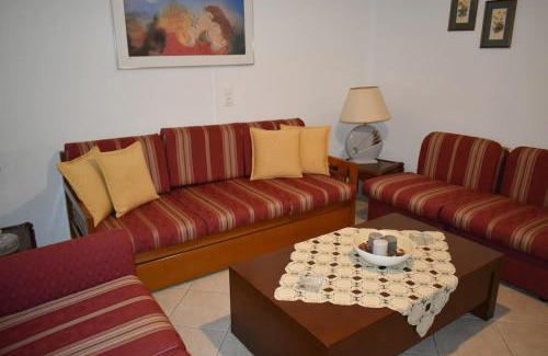 Trikala Apartment | Thalia's House - Family-Friendly Retreat with Full Kitchen