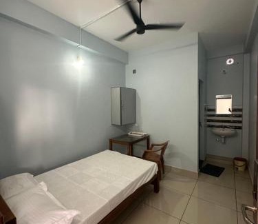 North Paravur Hotel | Family-Friendly Thaliath Inn: Breakfast Included, 9.3/10 Rating
