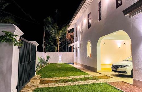 Unawatuna House | Beachfront Bliss at Thalpe Serenity Shore Hotel