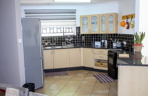 Maun House | Highly Rated Thamalakane Guest House with Pool & Breakfast