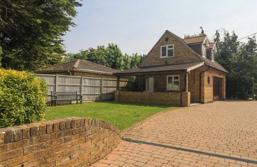 Wraysbury Cottage | Thames Retreat