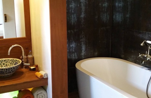 Nyaungshwe Hotel | Explore Thanakha Inle Hotel: Family-Friendly Retreat with Pool