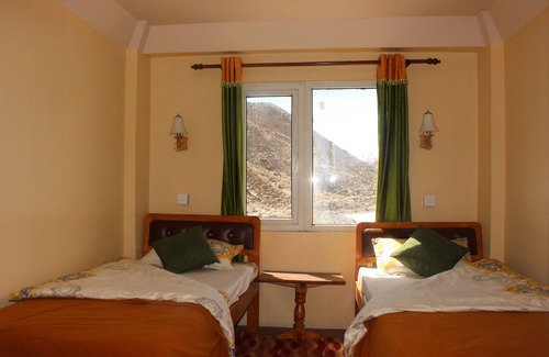 Gokyo Hotel | Discover Thanka Inn Gokyo: Guest Rated 9.8 with Great Amenities