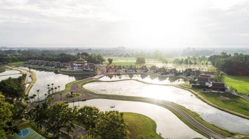 Nong Pa Khrang Hotel | Elegant Thantara Resort Chiang Mai with Oceanfront Pool
