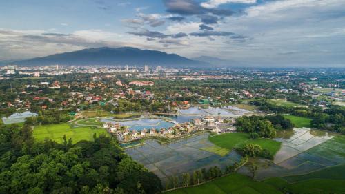 Nong Pa Khrang Hotel | Elegant Thantara Resort Chiang Mai with Oceanfront Pool