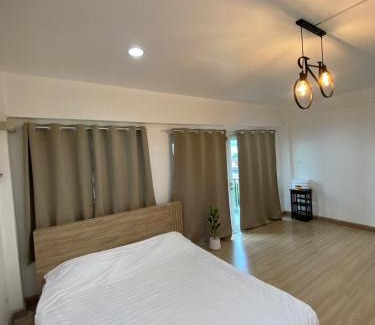 Don Muang Apartment | Pet-Friendly Retreat: Thanyaporn Guest House in Don Mueang