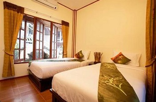Wok Tum Hotel | Cozy Tharathip Resort with Pool and Ocean View
