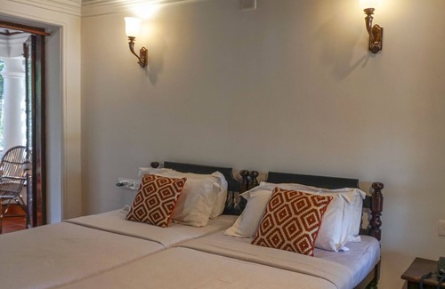 Kattakayam Hotel | Heritage Home Experience with Pool and Breakfast Await
