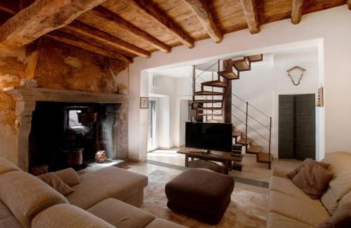Naggio House | Discover Thari House on Lake Como: Family-Friendly Retreat