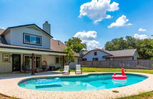 Round Rock House | Vibrant 70s House - Enjoy a Pool & Game Room Retreat