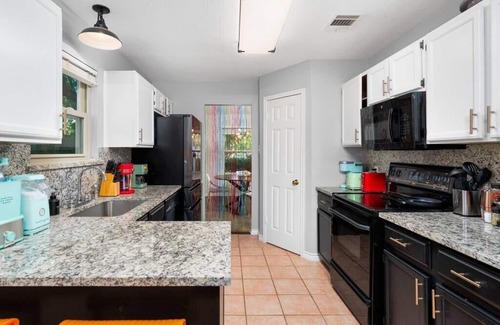 Round Rock House | Experience That 70s House: Fun 6 Bedroom with Pool & Game Room
