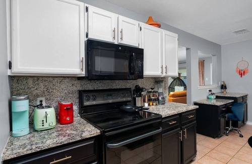 Round Rock House | Experience That 70s House: Fun 6 Bedroom with Pool & Game Room