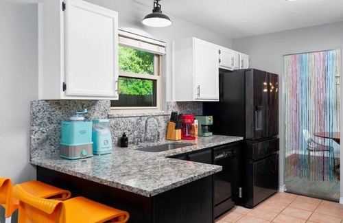Round Rock House | Experience That 70s House: Fun 6 Bedroom with Pool & Game Room