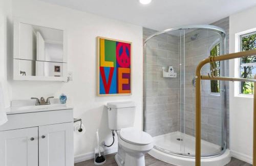 Seminole Heights Apartment | Groovy 70's Apartment near Coffee, Food & Shops
