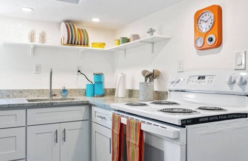 Seminole Heights Apartment | Retro-Themed Apartment Near Coffee, Food & Shops