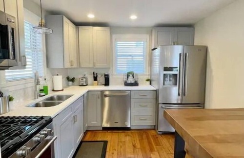 Stillwater House | Cozy That Cute BNB: 2-Bedroom with Ocean Views