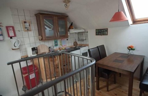 Shiplake Ski Chalet | Historic Thatched Cottage with Ocean View & Pet-Friendly Perks