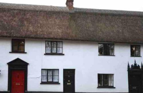 Otterton House | Charming Thatched Cottage in Picturesque Village by Sea