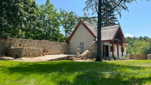 Dorgicse House | Thatched cottage