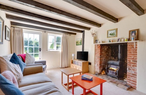 Bures House | Thatched Cottage - Three Bedroom House, Sleeps 4