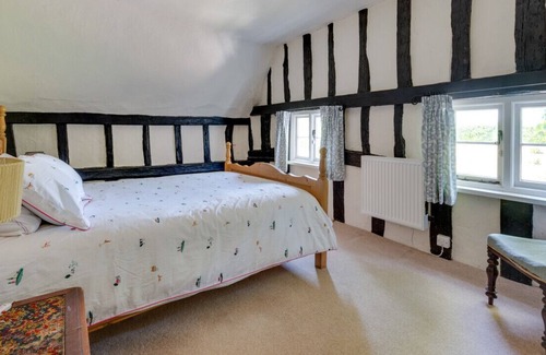 Bures House | Thatched Cottage - Three Bedroom House, Sleeps 4