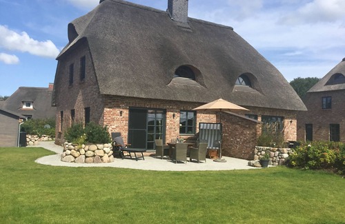 Tating House | Discover Oceanfront DHH at St. Peter Ording's Gates
