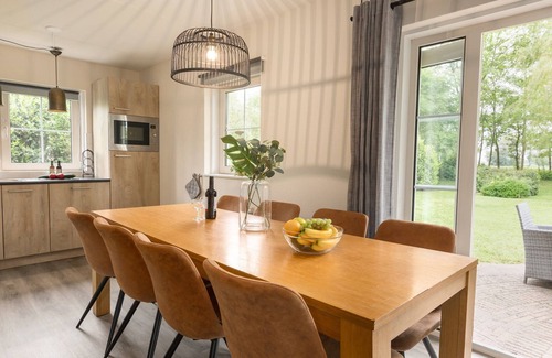 Paasloo House | Idyllic Thatched Villa with Solarium in National Park