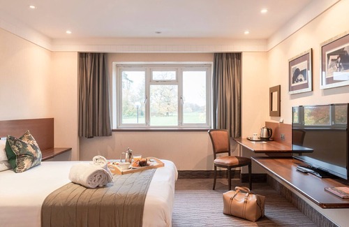 East Horsley Hotel | Relax at Thatcher's Hotel with Spa & Family-Friendly Amenities