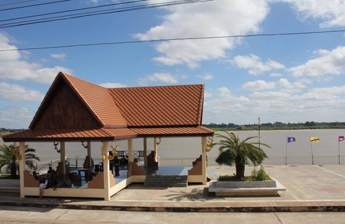 That Phanom Hotel | Stylish Thatphanom River View Hotel with Family-Friendly Amenities