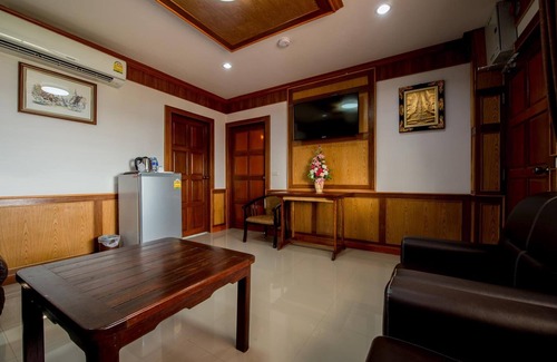 That Phanom Hotel | Discover Comfort at Thatphanom View Hotel with Breakfast