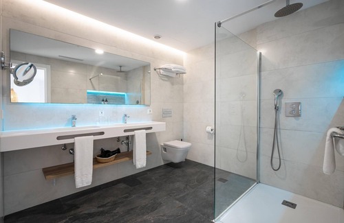 Can Picafort Hotel | Experience THB Gran Bahia Hotel with Pool & Spa Amenities