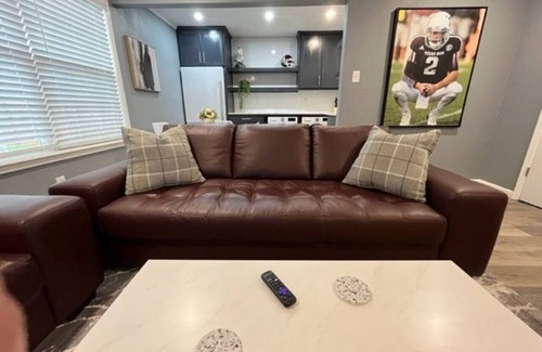 Northgate Apartment | Ideal 2 Bedroom Retreat Near A&M with King Beds