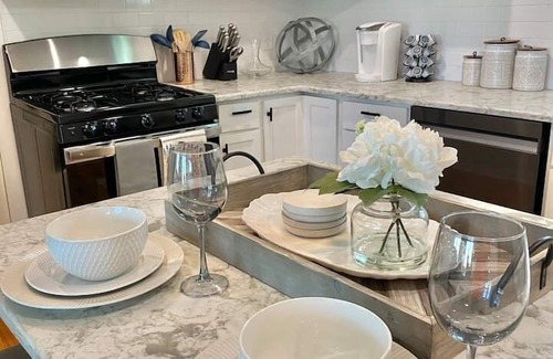 Bryan House | Ideal Stay at The 12th Manor - Centrally Located Retreat!