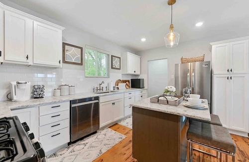 Bryan House | Ideal Stay at The 12th Manor - Centrally Located Retreat!