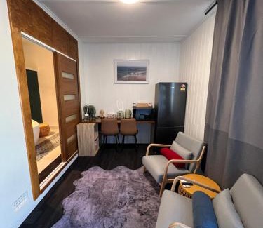 Renmark House | Family-Friendly Escape at The Ral Ral Stay with Hot Tub