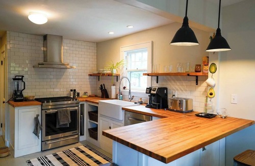 University Place House | The 1800 (4bdrm/3.5bath)
