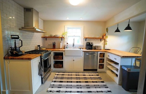 University Place House | The 1800 (4bdrm/3.5bath)