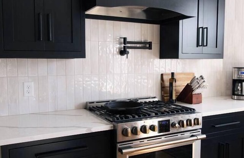 Chambersburg House | Enjoy 1850 Retreat with Family and Pets in Comfort
