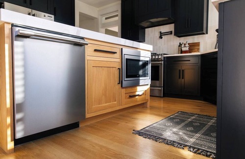 Chambersburg House | Enjoy 1850 Retreat with Family and Pets in Comfort