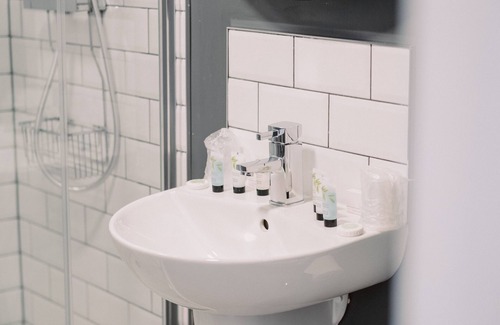 Belfast City Centre Hotel | Discover The 1852: Self Check-in with Family-Friendly Amenities
